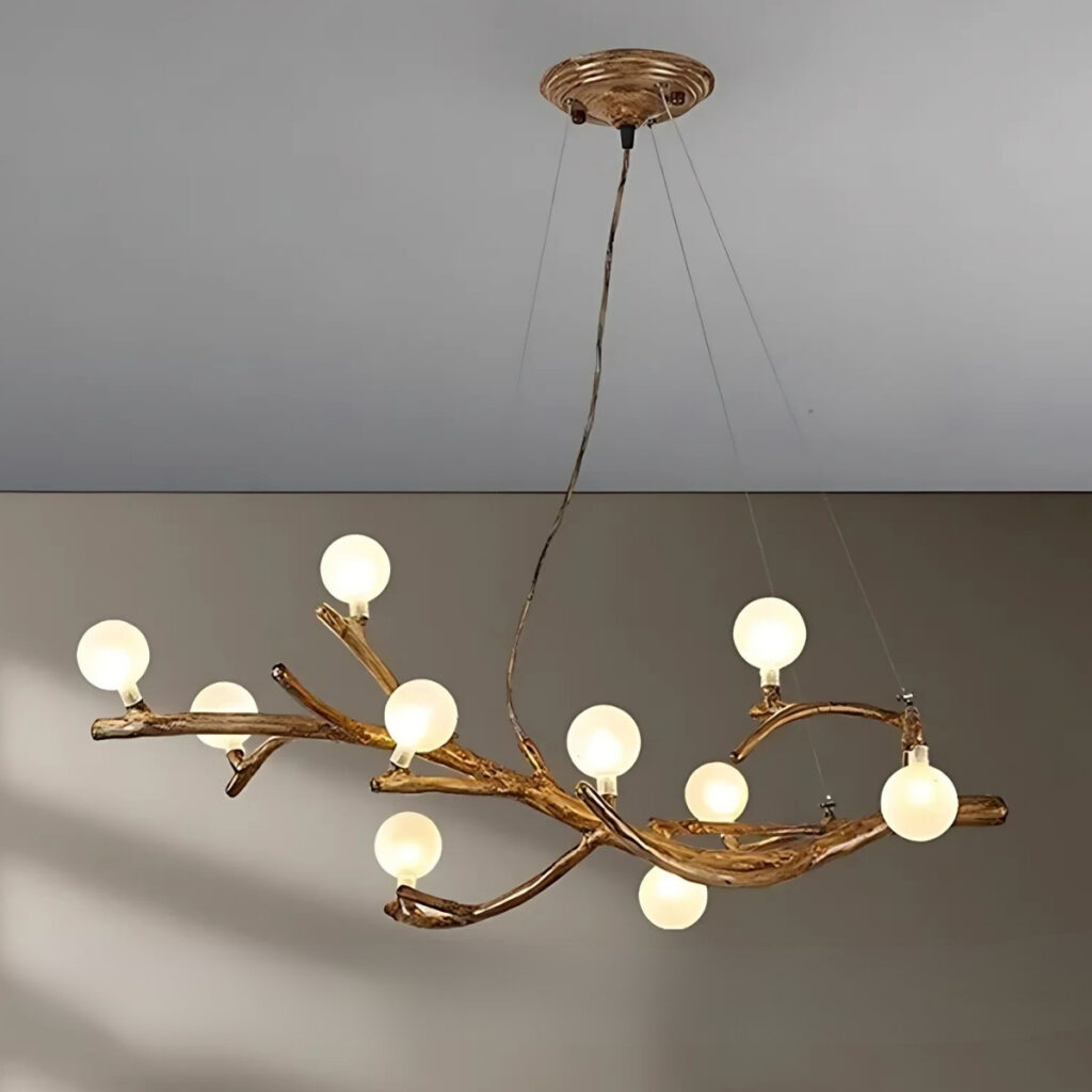 Plafonnier original branche d’arbre et boules de lumière sur fond gris.