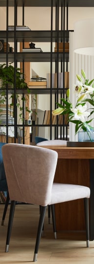 Salle à manger avec chaise glamour beige