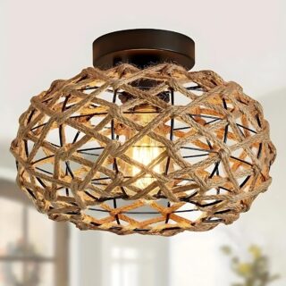 Plafonnier naturel en corde tressée sur une structure en métal ronde de couleur noire.