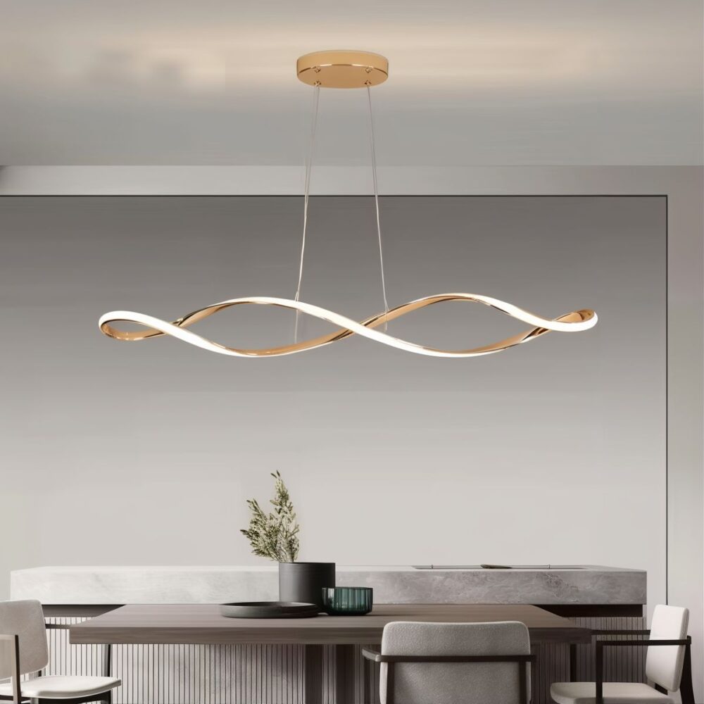 IMG-Plafonnier-salle-à-manger-LED-en-spirale 10 Plafonnier suspendu moderne en forme de spirale ondulée au-dessus d’une grande table de salle à manger.