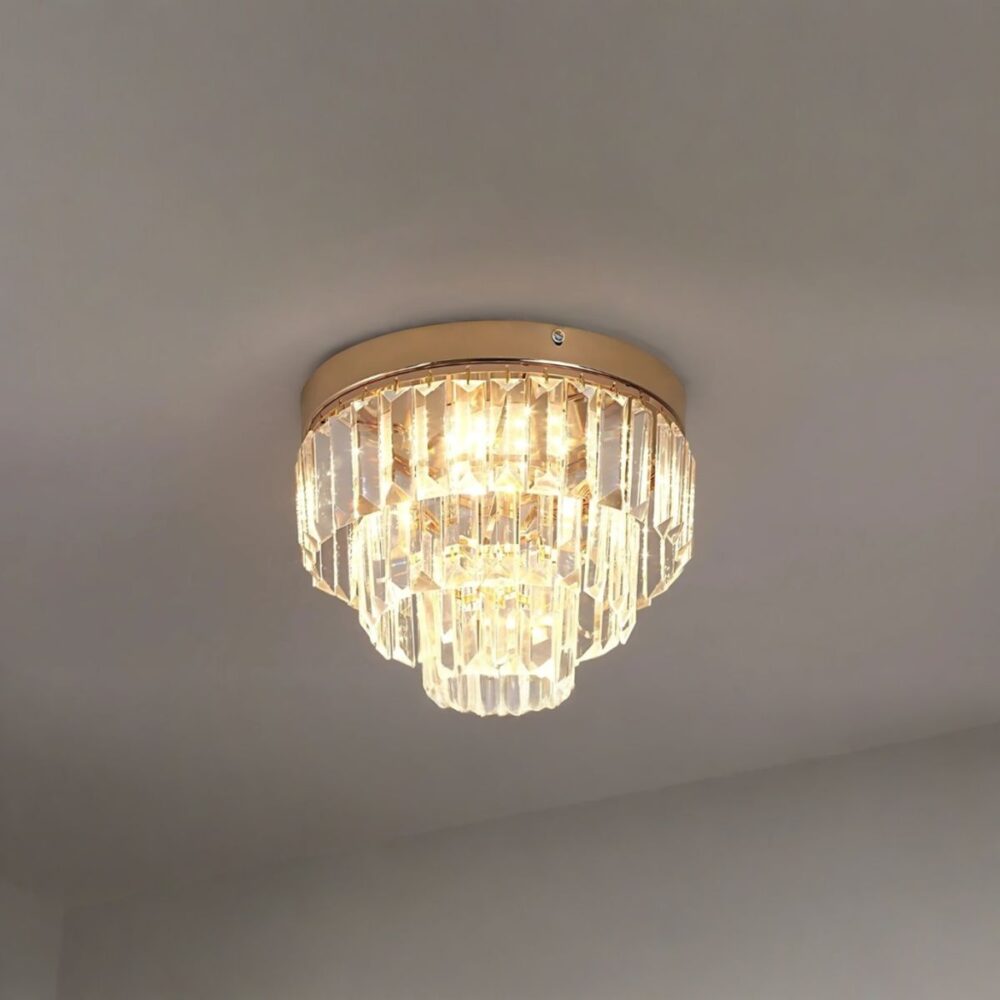 Plafonnier art déco doré en cristal sur fond gris