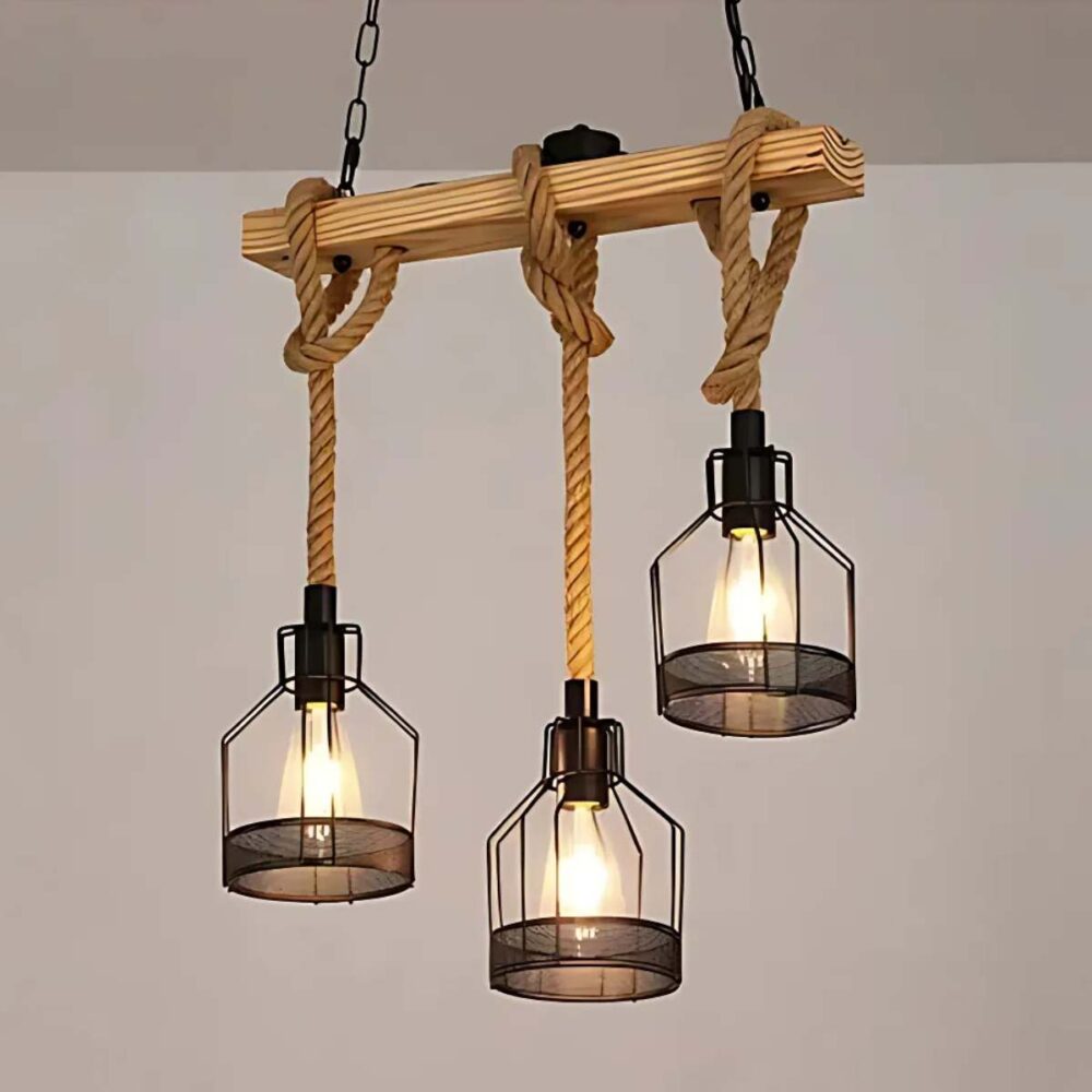 Plafonnier en bois flotté avec des lanternes suspendues style industriel sur fond blanc