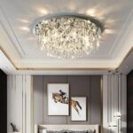 Plafonnier en cristal luxueux et élégant dans un salon