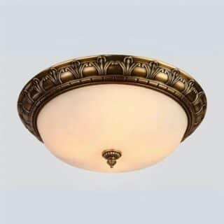 Plafonnier rond au style vintage doré sur fond gris