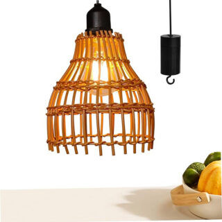 plafonnier à pile de style chinois en rotin de couleur marron clair, diffusant une lumière chaude