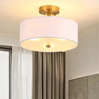 Plafonnier vintage semi-encastré au design élégant doté d'un abat-jour blanc en tissu.