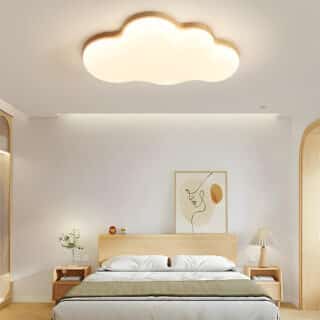 Plafonnier nuage scandinave dans une chambre de jeune adulte ou de grand adolescent aux tons clairs