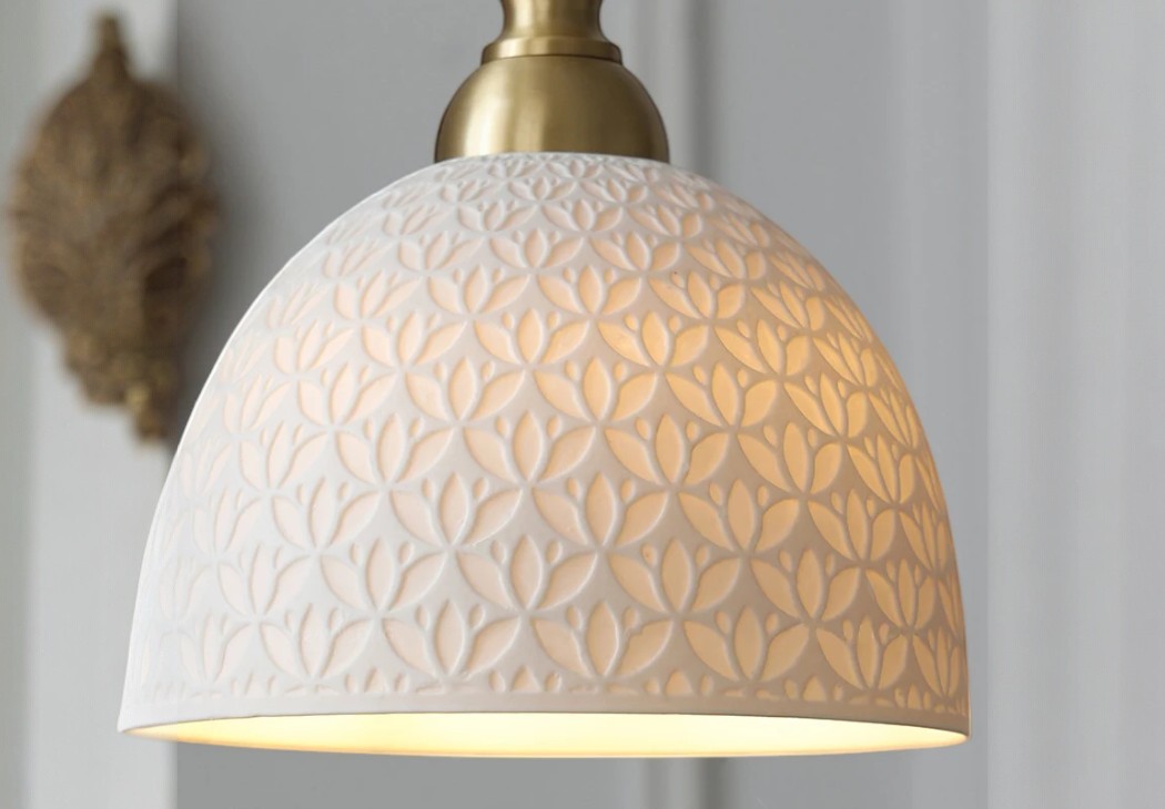 IMG_plafonnier_vintage_en_ceramique_embossee_au_design_floral1.jpg2