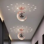 Plafonniers lune doré rosé avec boule fumée dans un couloir